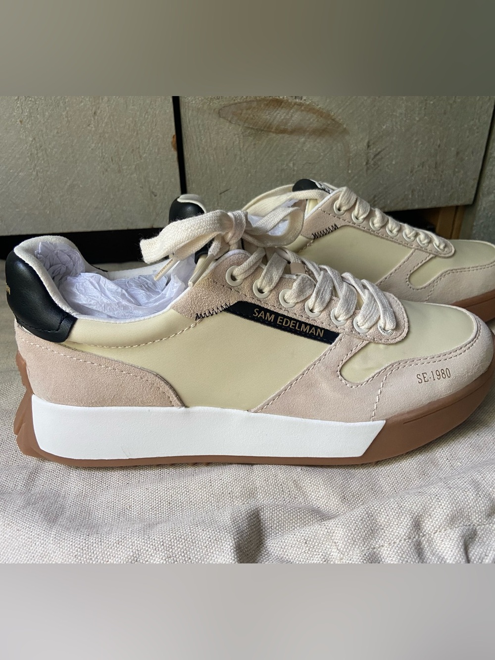 Sam Edelman Women’s Cream & Tan Low-Top Sneakers